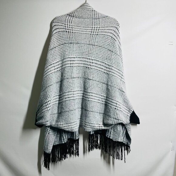 Chico's Womens Black Gray Fringe Hem Plaid Relaxed Cape Sweater Size L/XL - Picture 2 of 11